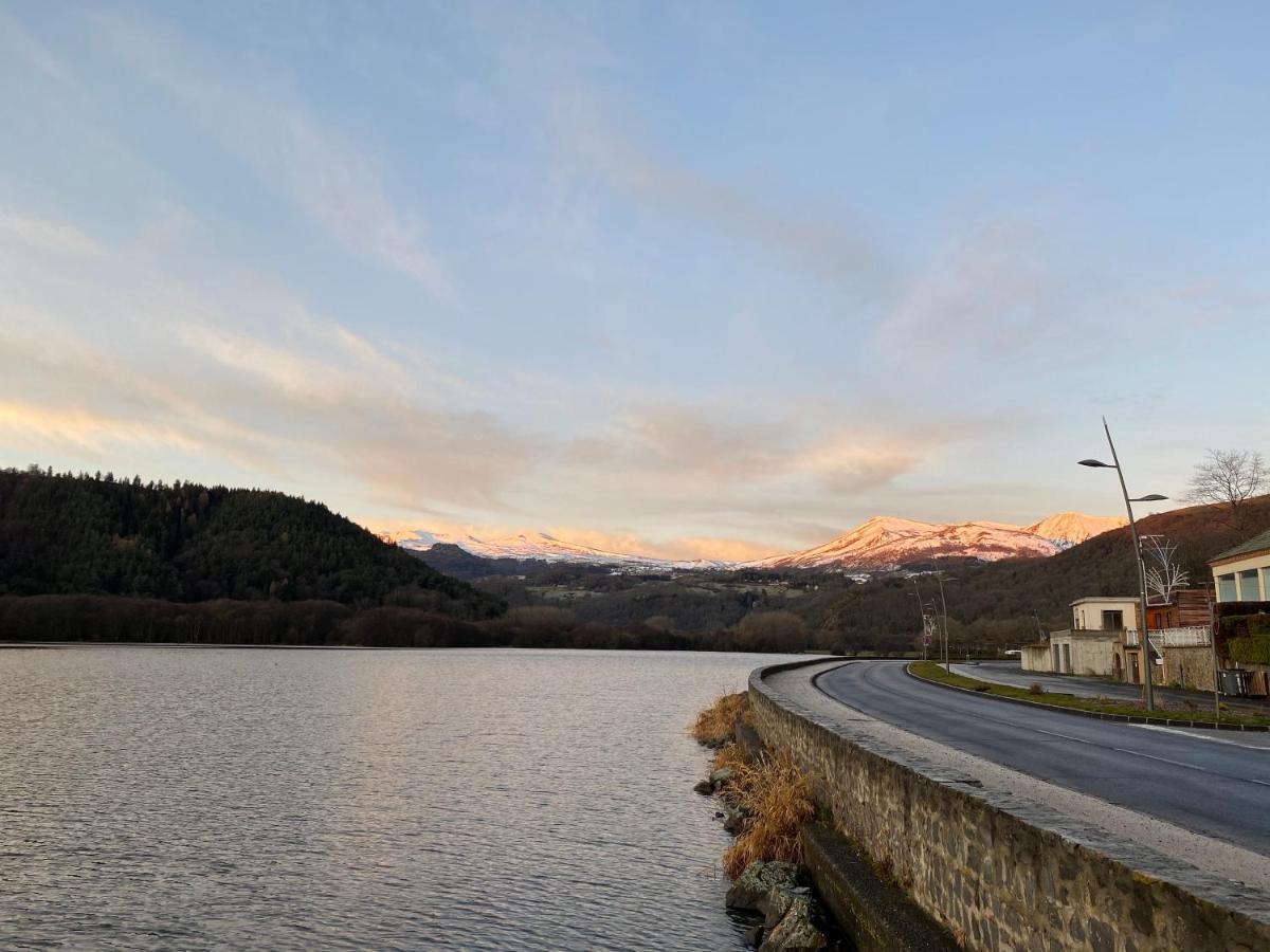 Hotel La Bonne Hotesse Chambon-sur-Lac Esterno foto