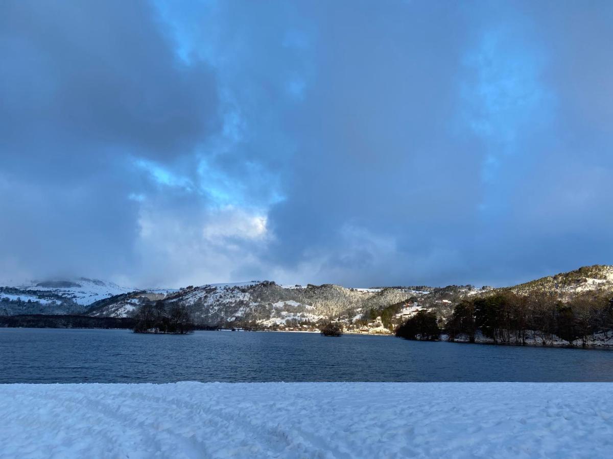Hotel La Bonne Hotesse Chambon-sur-Lac Esterno foto