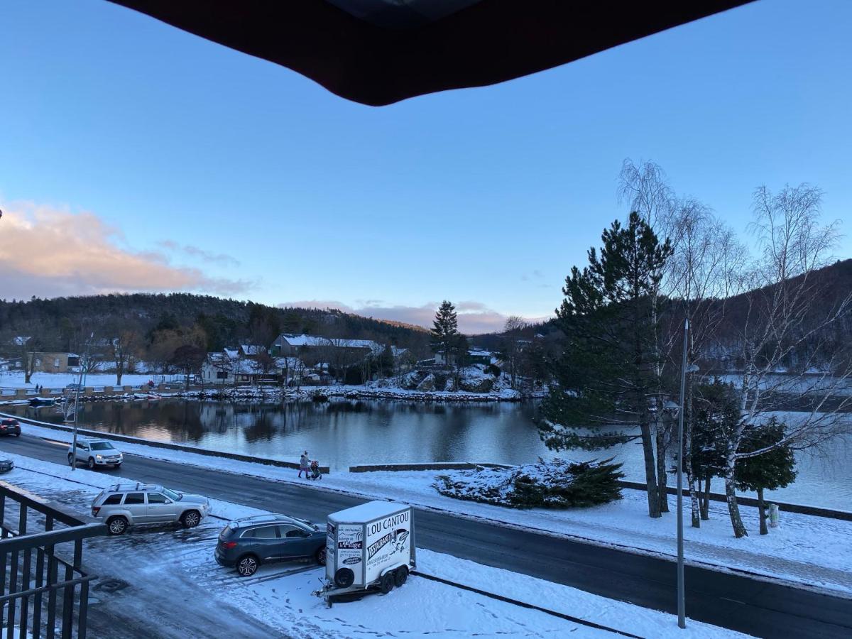Hotel La Bonne Hotesse Chambon-sur-Lac Esterno foto