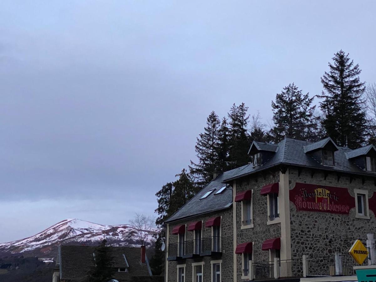 Hotel La Bonne Hotesse Chambon-sur-Lac Esterno foto
