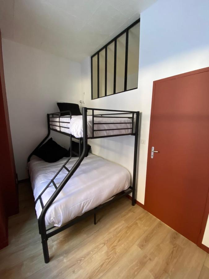 Hotel La Bonne Hotesse Chambon-sur-Lac Esterno foto