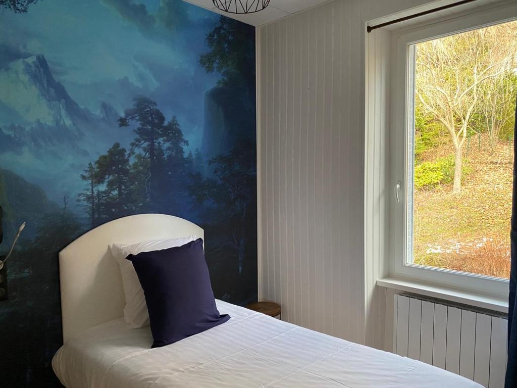 Hotel La Bonne Hotesse Chambon-sur-Lac Esterno foto