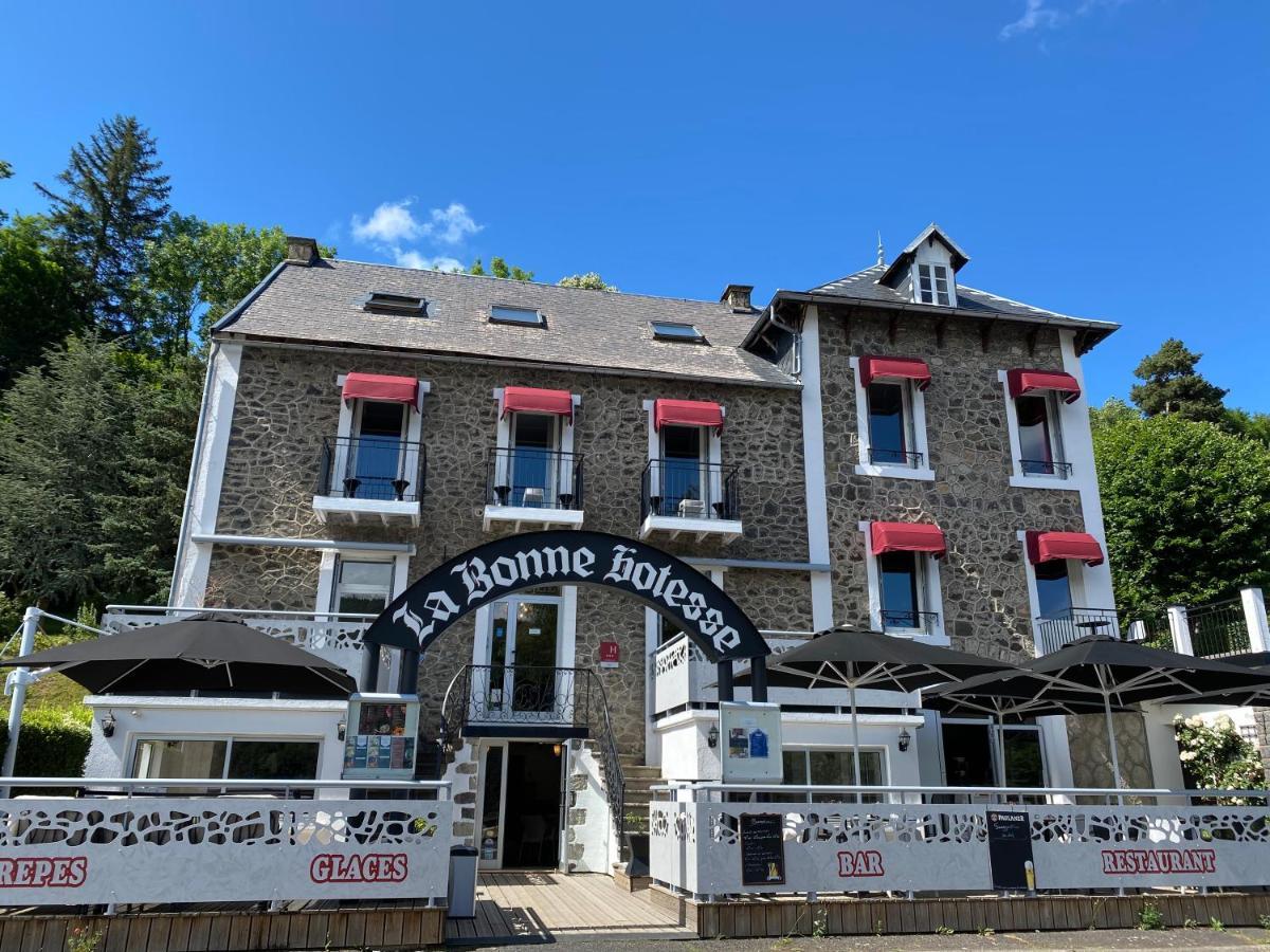 Hotel La Bonne Hotesse Chambon-sur-Lac Esterno foto