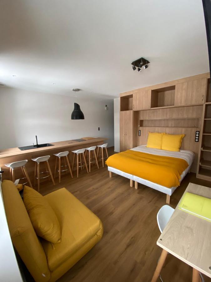 Hotel La Bonne Hotesse Chambon-sur-Lac Esterno foto