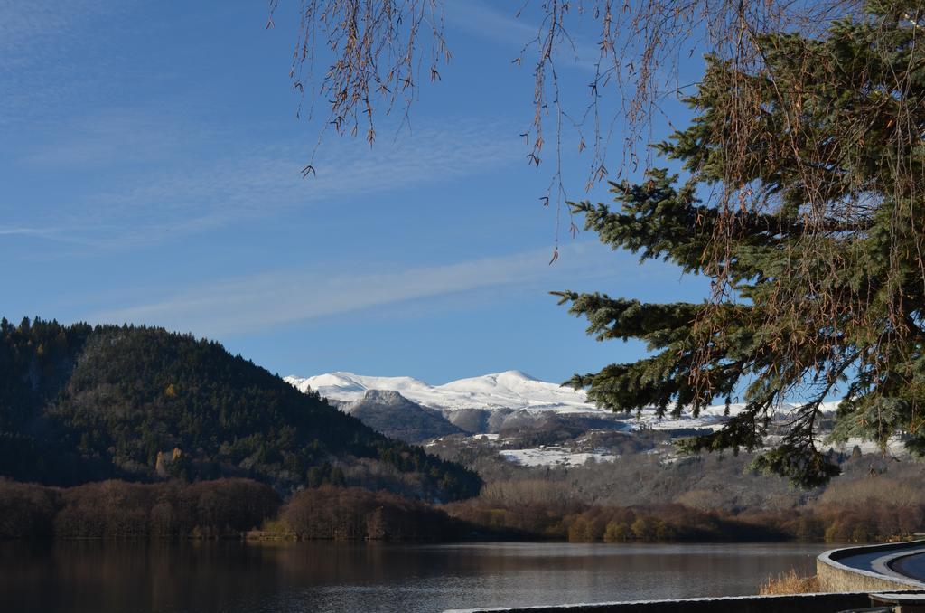 Hotel La Bonne Hotesse Chambon-sur-Lac Esterno foto