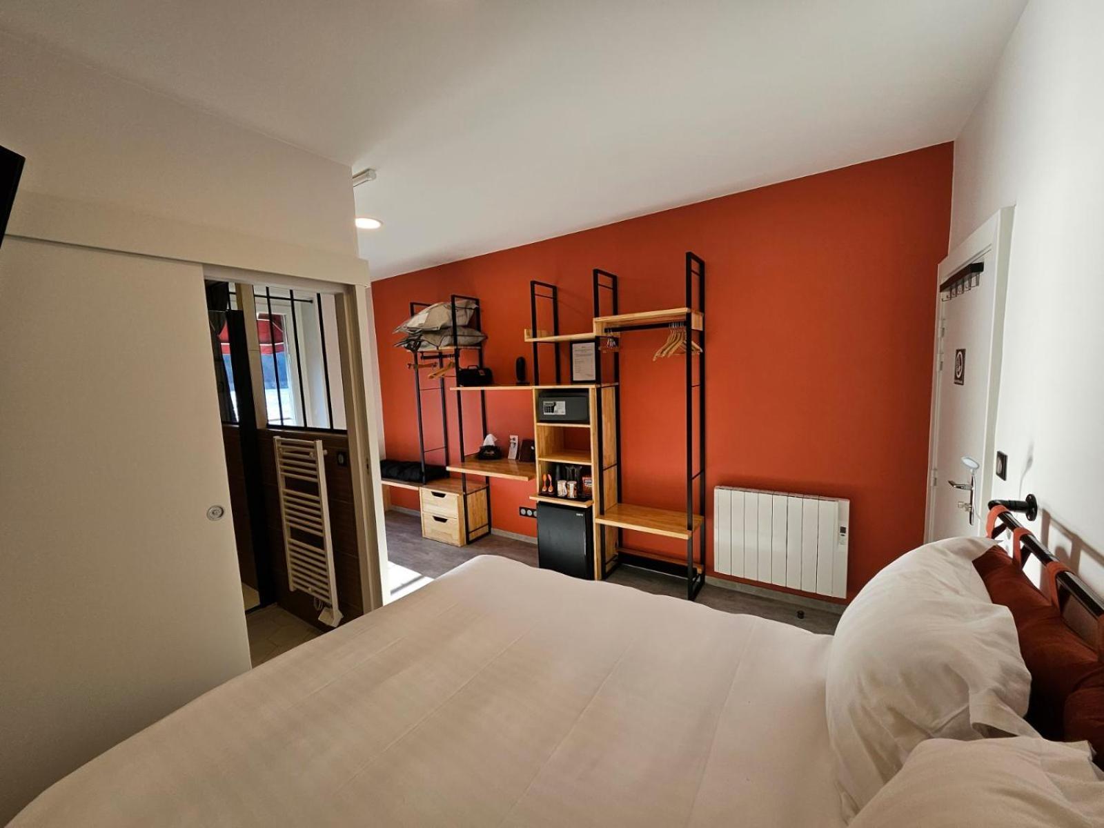 Hotel La Bonne Hotesse Chambon-sur-Lac Esterno foto