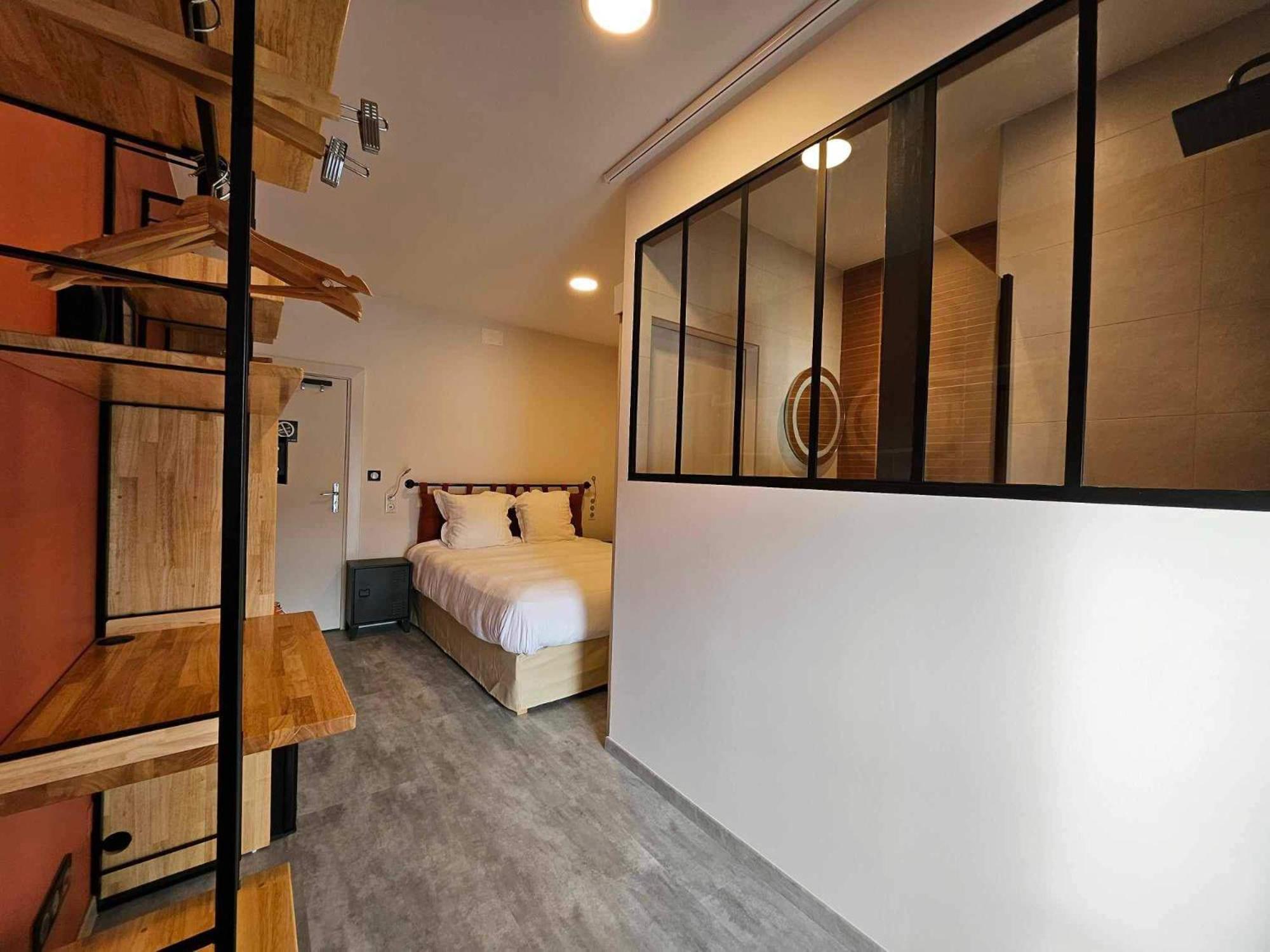 Hotel La Bonne Hotesse Chambon-sur-Lac Esterno foto