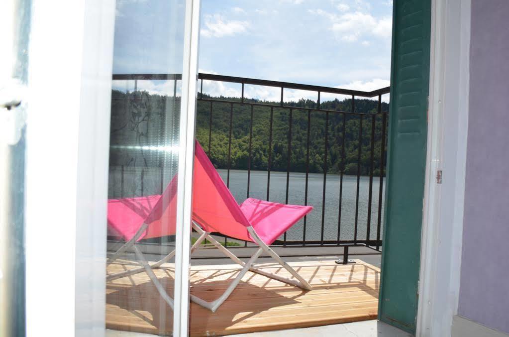 Hotel La Bonne Hotesse Chambon-sur-Lac Esterno foto