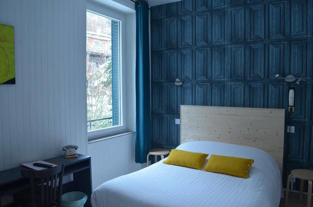 Hotel La Bonne Hotesse Chambon-sur-Lac Esterno foto